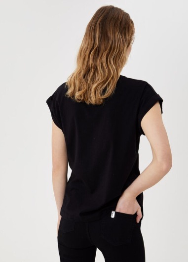 Camiseta con logotipo