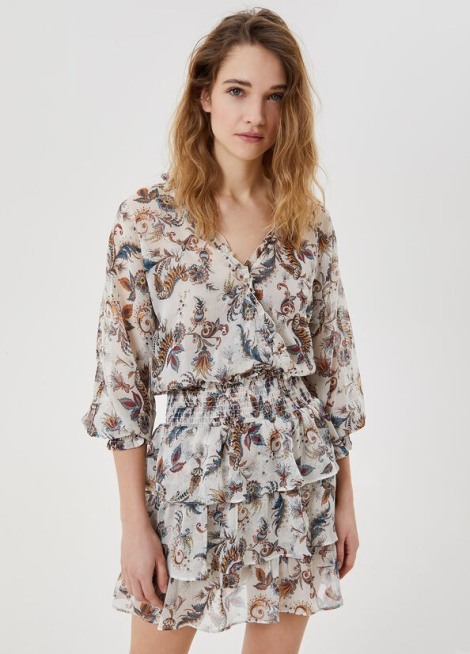 Vestido corto con volantes