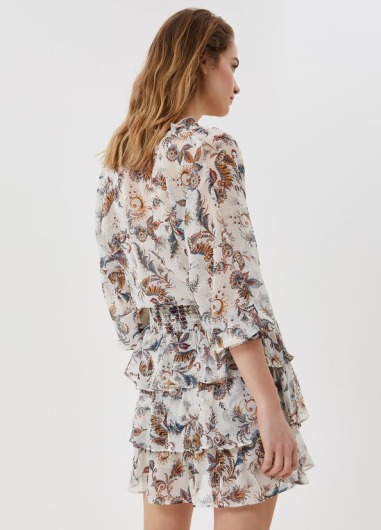 Vestido corto con volantes