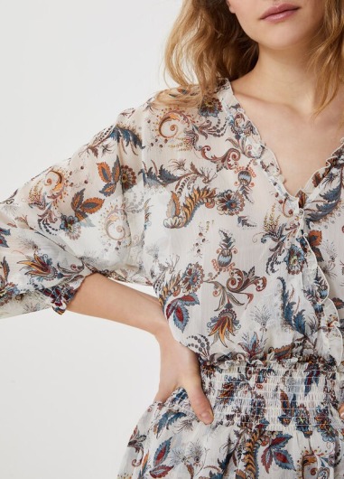 Vestido corto con volantes