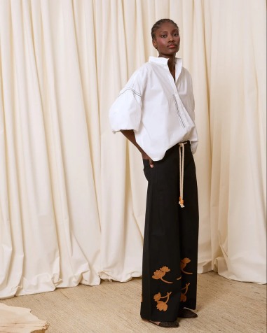 Pantalón negro con flores ocre 6243-624