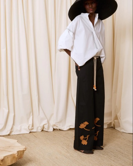 Pantalón negro con flores ocre 6243-624