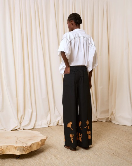 Pantalón negro con flores ocre 6243-624