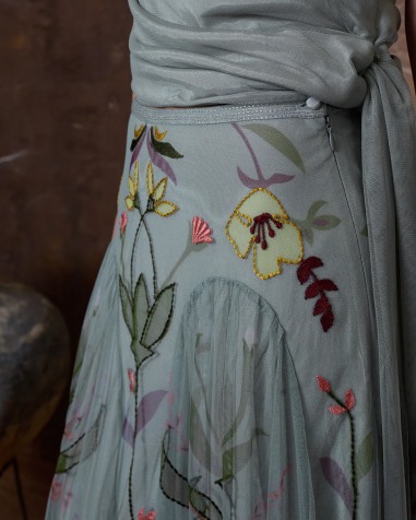 Falda de tul bordada gris azulado 6482-648  ( PREVENTA)