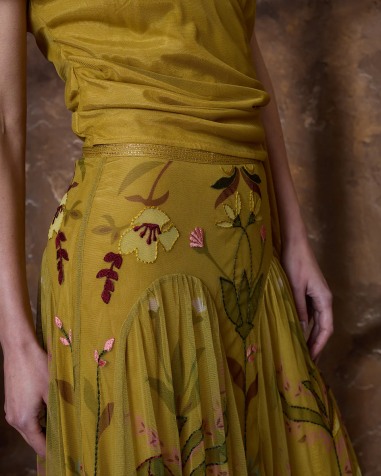 Falda de tul bordada mostaza 6482-648  ( PREVENTA)