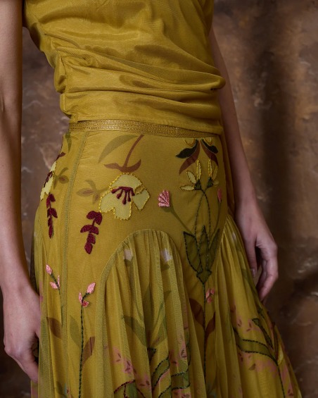 Falda de tul bordada mostaza 6482-648  ( PREVENTA)