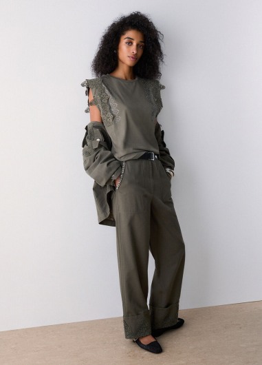 Camiseta con detalles de macramé WA6311