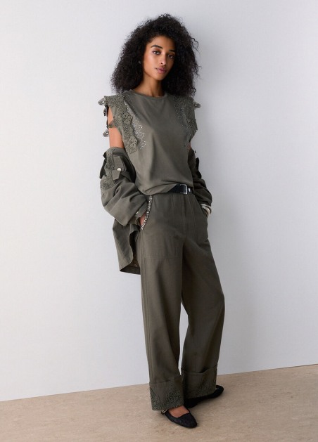 Camiseta con detalles de macramé WA6311