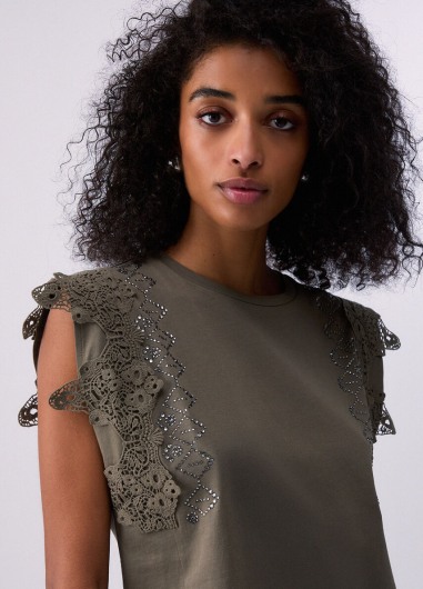 Camiseta con detalles de macramé WA6311