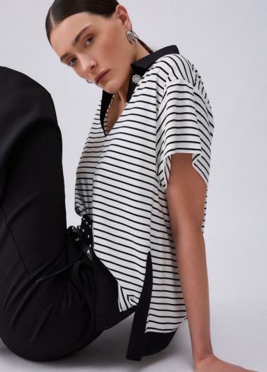 Camiseta a rayas con botones WA6495