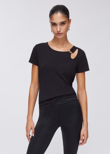 Camiseta con cut-out TA6098