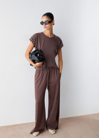 Camiseta con ojales decorativos TA6251