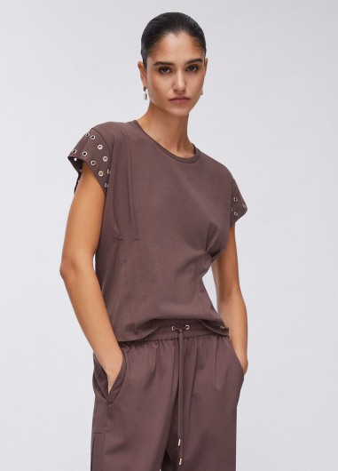 Camiseta con ojales decorativos TA6251