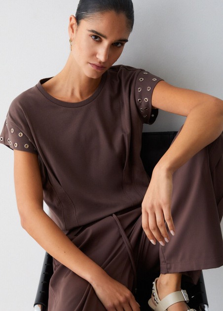 Camiseta con ojales decorativos TA6251