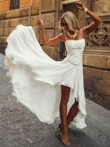 Vestido Calau Camaleónica blanco largo con mariposas bordadas y espalda abierta