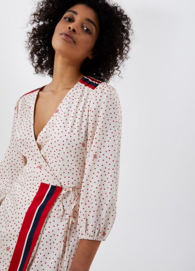 Vestido corto con franjas