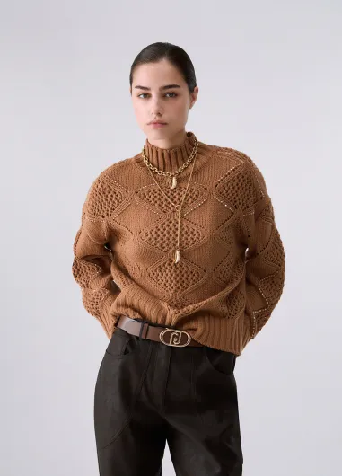 Jersey de cuello alto con abalorios y calados