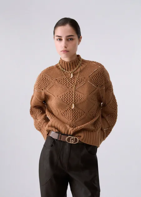 Jersey de cuello alto con abalorios y calados