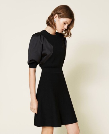 Vestido de punto y raso con logotipo 3151