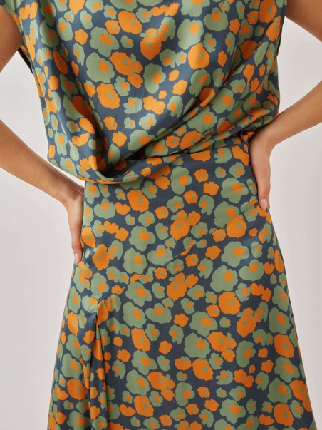 Falda de florecitas fondo azul 1118.762