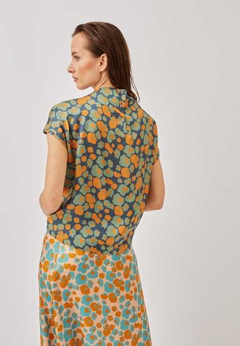 Top de florecitas fondo azul 1117.762 2