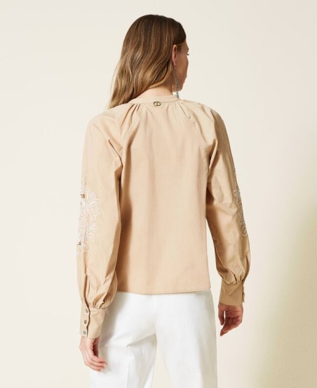 Blusa de muselina con bordados a mano 2603