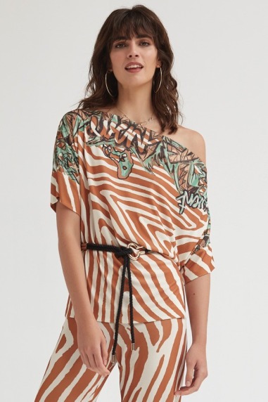 Top Urbion estampado grafitti