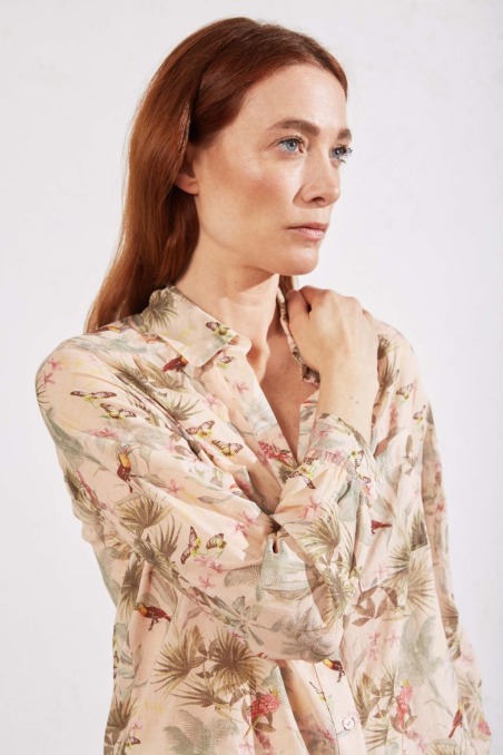 Camisa con canesú estampado tropical 2014.606