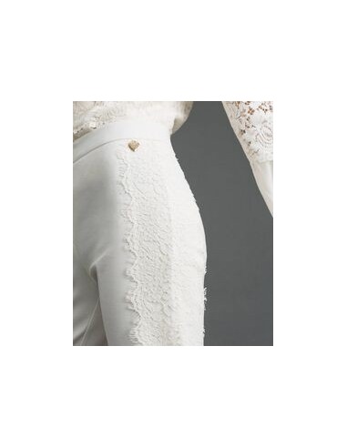 Pantalón cropped blanco con encaje 2210