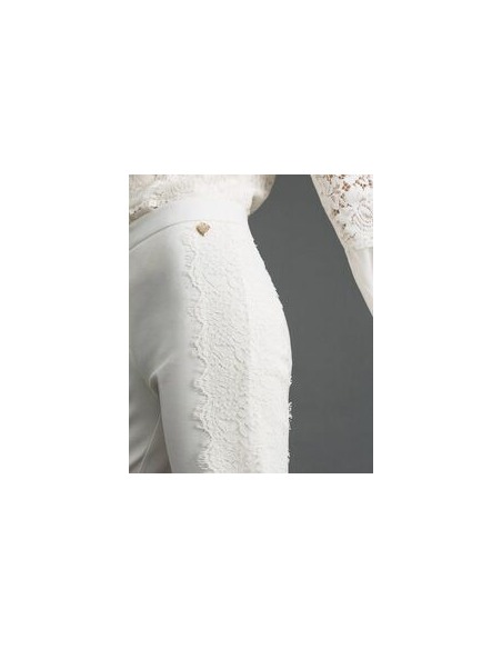 Pantalón cropped blanco con encaje 2210