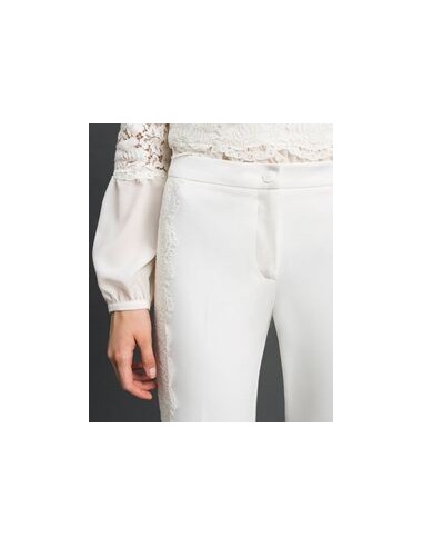 Pantalón cropped blanco con encaje 2210