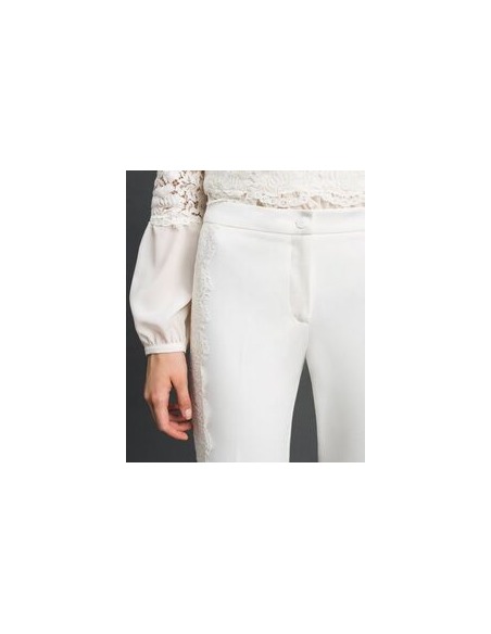 Pantalón cropped blanco con encaje 2210
