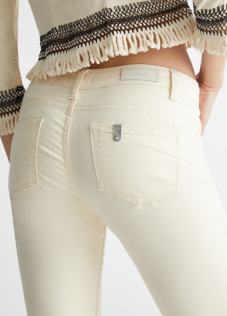 Vaqueros Bottom Up con flecos MA4277 | LIU JO
