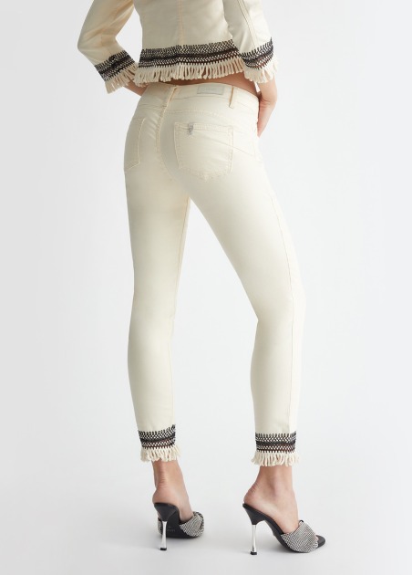 Vaqueros Bottom Up con flecos MA4277 | LIU JO