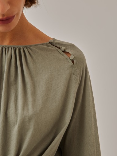 Camiseta con botones en el cuello verde 1016-107