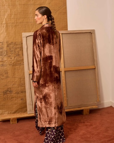 Levita terciopelo maquillaje 1331 | IS COMING