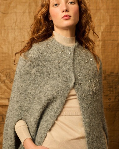 Capa gris bordada 7363 |