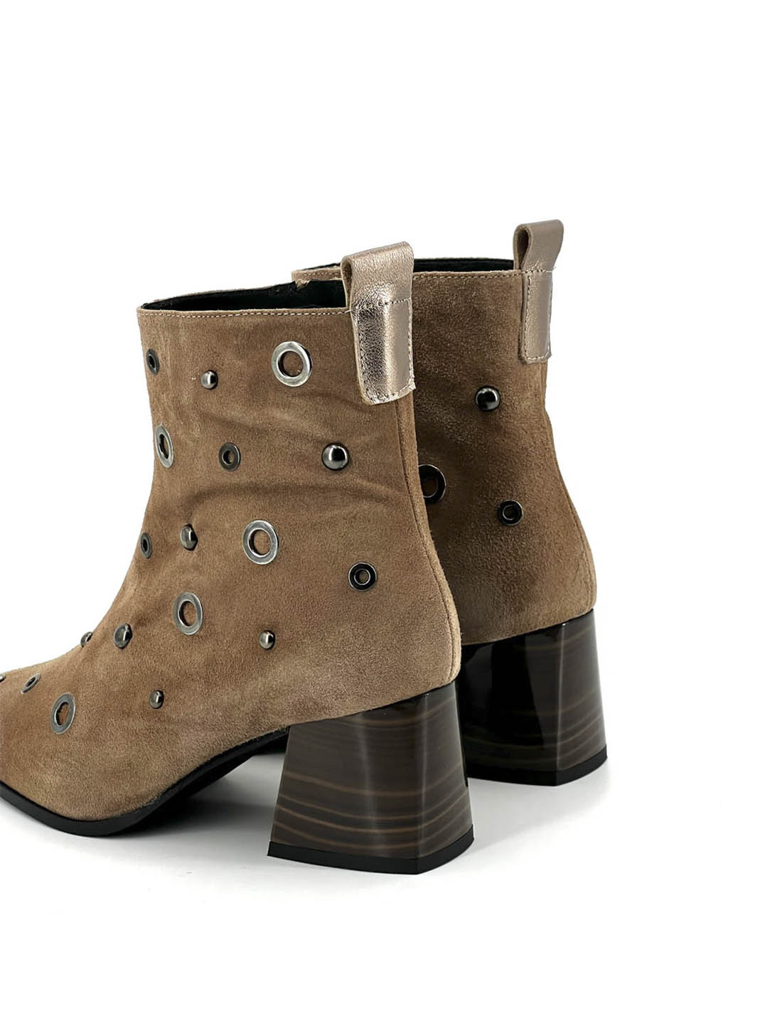 Botin dibia tachas 5596  piel color topo 2